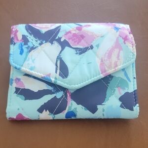 Woman's VERA BRADLEY Ultralight RFID MINI TRI-FOLD WALLET In Floating Blossoms
